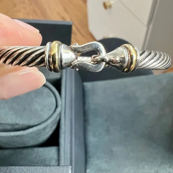 David Yurman Buckle Bracelet.Sterling Silver with 18 K Gold. - Picture 3 of 6
